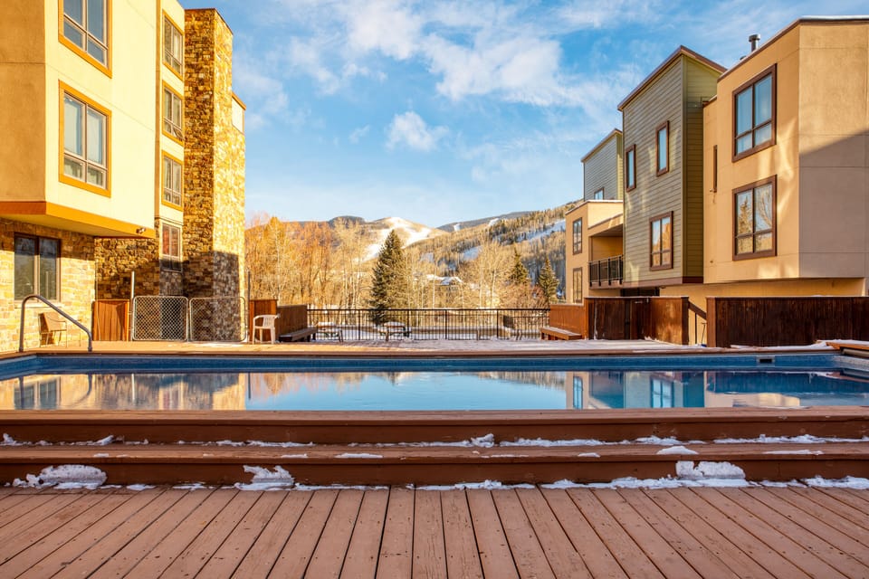 Jump in (shared pool and hot tub in the building). (Currently unavailable)