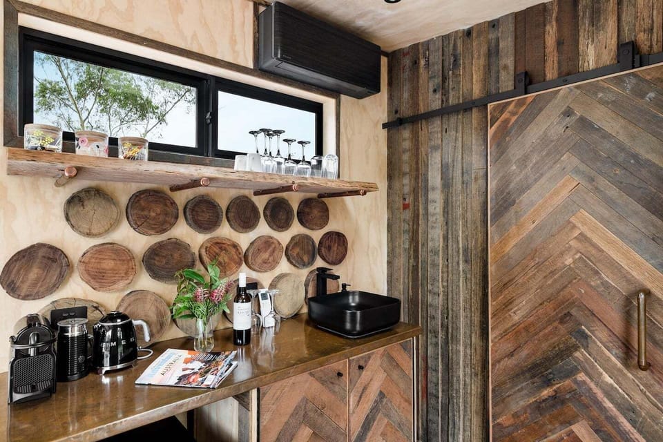 'Banksia' - Complete Dam Front Tiny Home in the Heart of Kangaroo Valley.

"Feel the magic of floating on the dam, whether it bed in the spacious bed or having an outdoor bath - you are at one with nature in complete privacy"