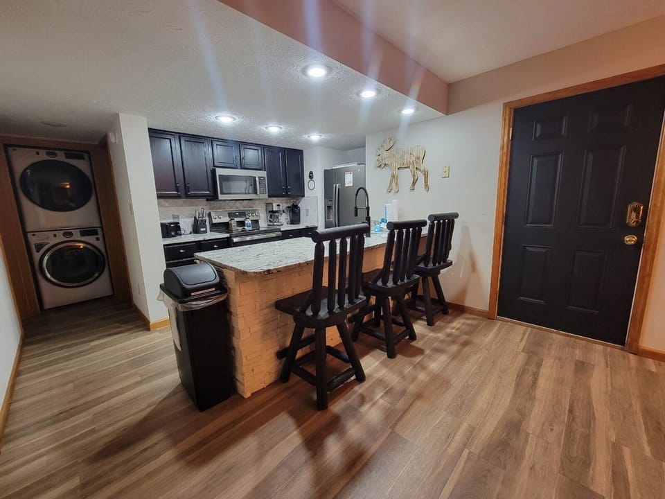 Smoky Mountain Cabin with a Hot Tub "Majestic Poolside Lookout" - Fully furnished kitchen