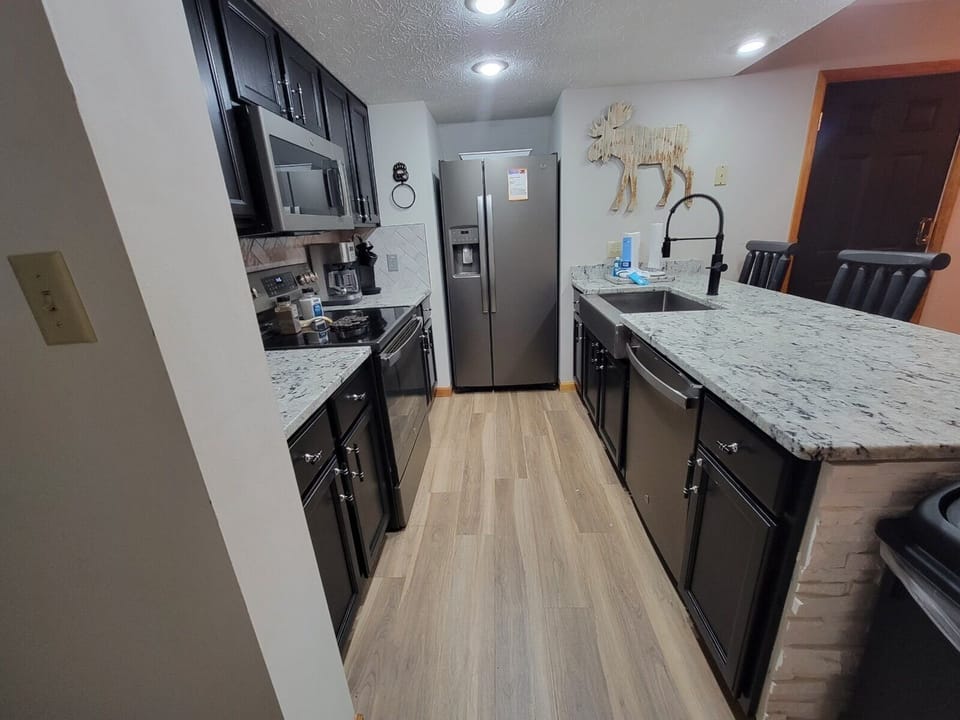 Smoky Mountain Cabin with Hot Tub - Majestic Poolside Lookout - Fully furnished kitchen