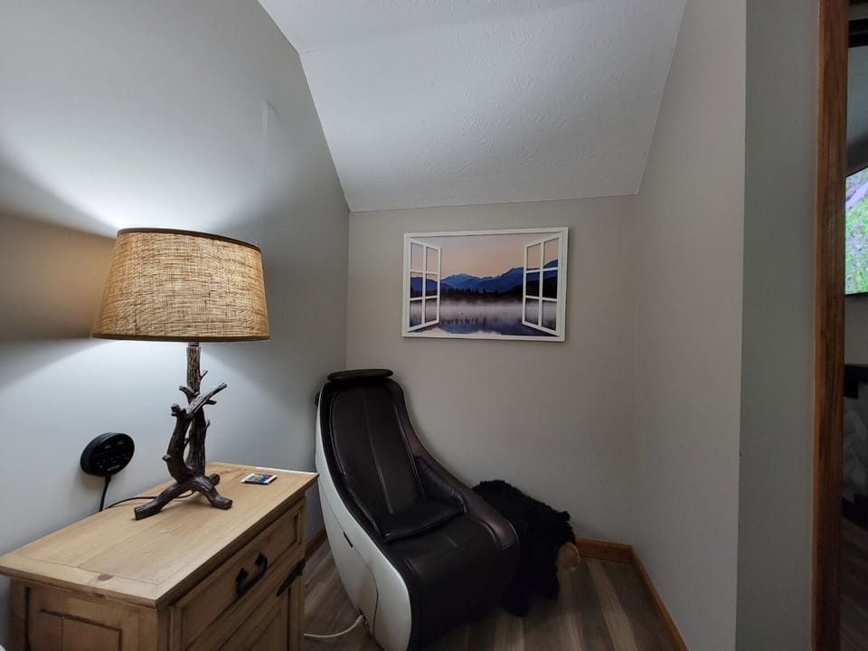 Vacation Rental with a Hot Tub in Pigeon Forge - Majestic Poolside Lookout - Master bedroom with massage chair