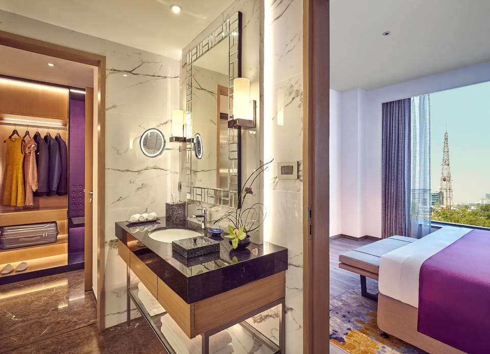 Vivanta Suite | Premium bedding, memory foam beds, minibar, in-room safe