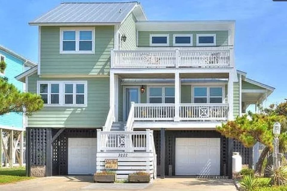 Large 5 Bedroom Ocean View home across the street from beach! Private pool