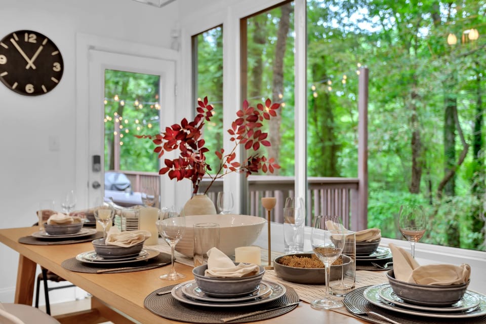 Large kitchen table for 8-10 people with resort views