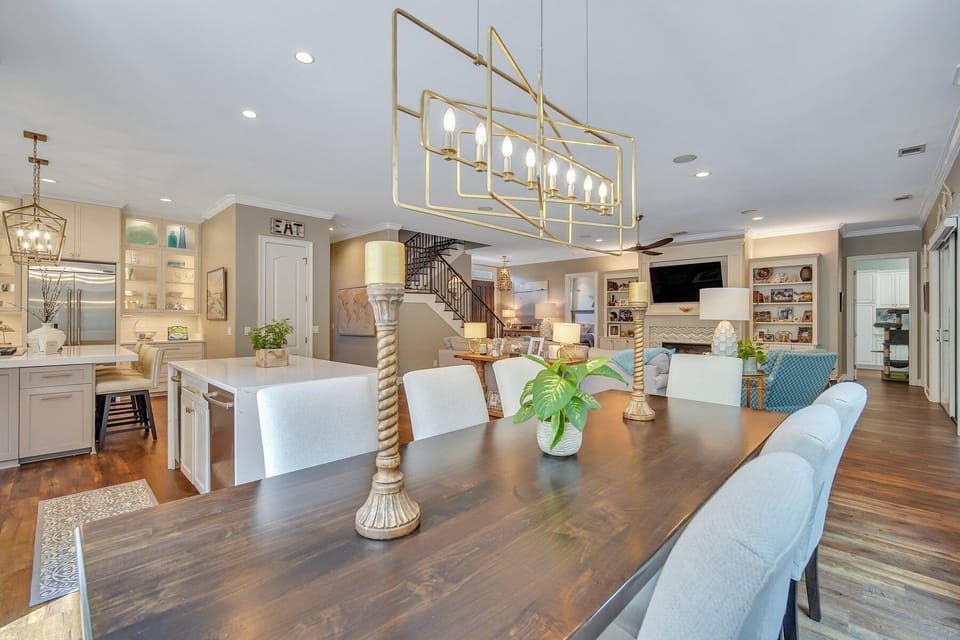 Dining area (2)