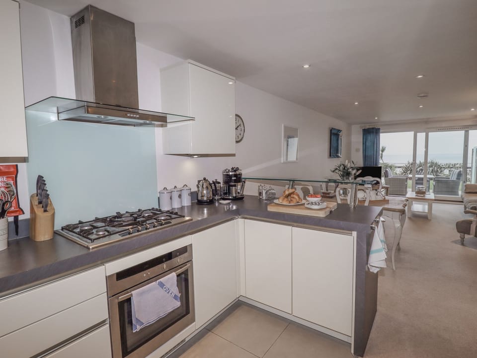 Cottage | Private kitchen | Fridge, microwave, dishwasher, electric kettle