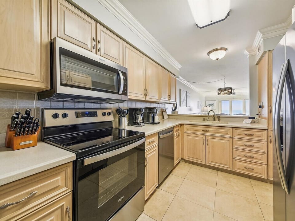 Kitchen at 404 Shorewood