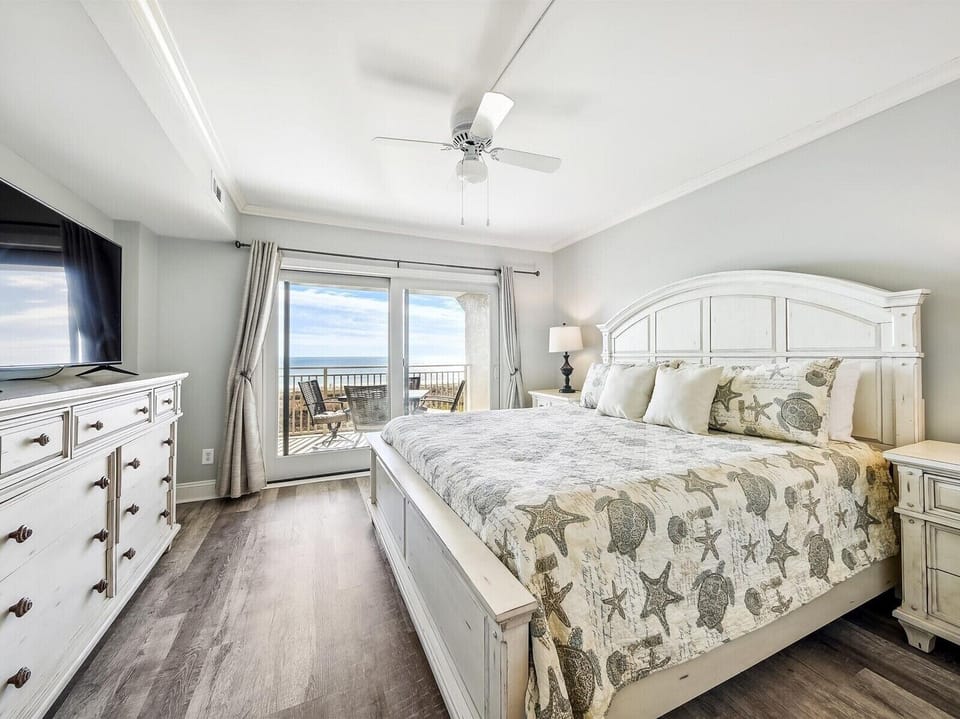 Master Bedroom with King Bed at 404 Shorewood