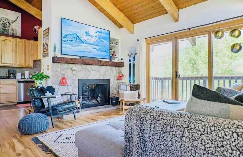 Gather around the fireplace to enjoy views or stream movies on the 75" Roku TV.