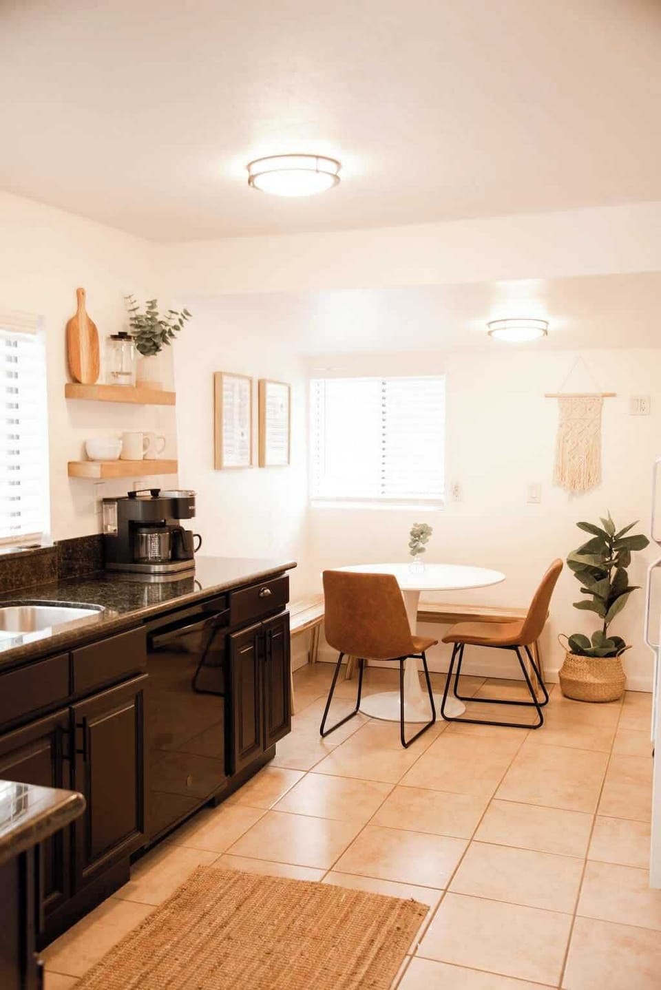 Full sized kitchen appliances, cookware and bakeware provided