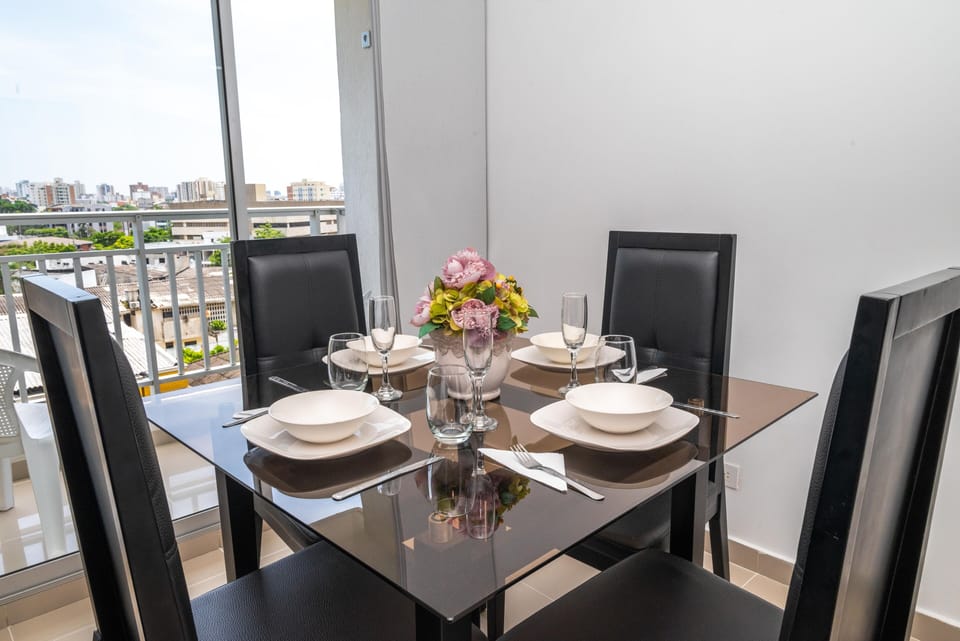 Full dining set- Comedor con todos los utencilios