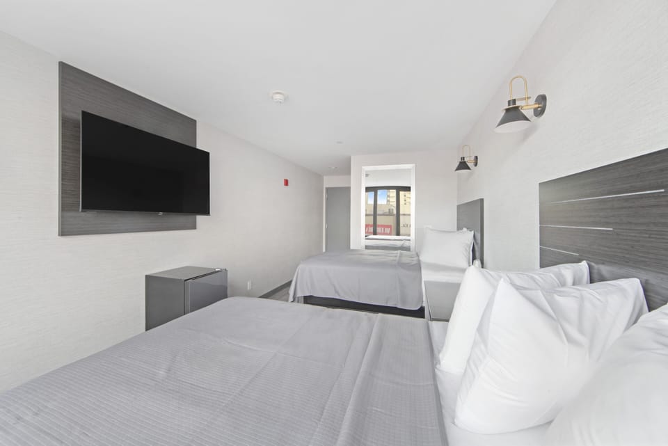 Deluxe Double Room | Desk, free WiFi, bed sheets