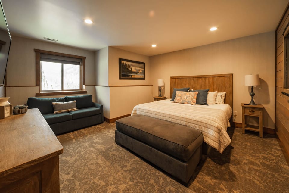 Level 2 - Master King Suite
