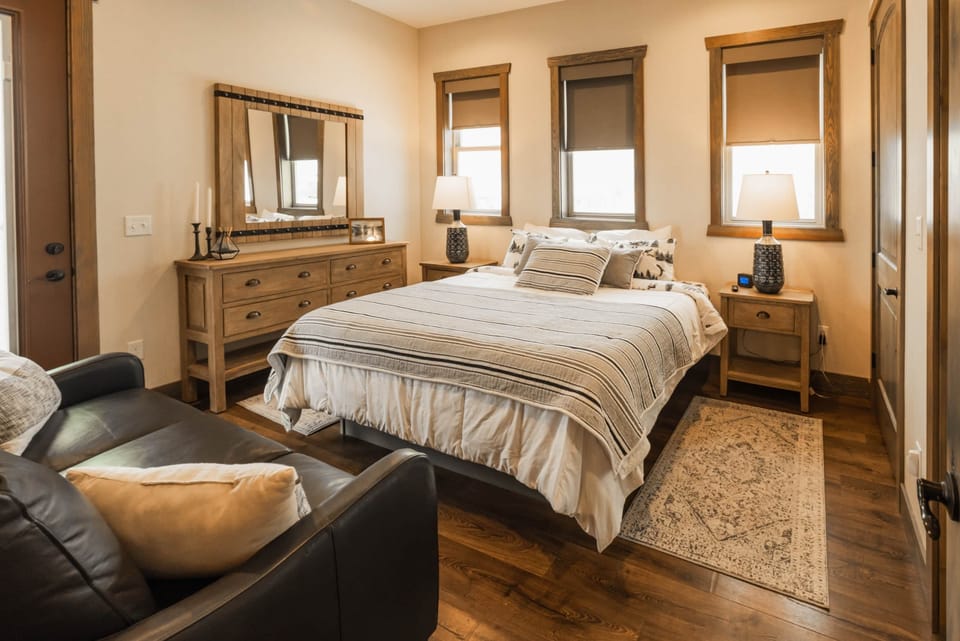 Level 1 - King Suite 2 