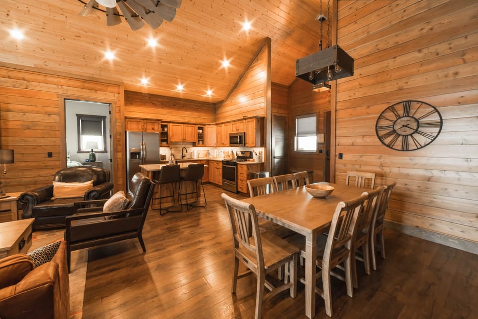 Level 1 - Kitchen/Dining Area