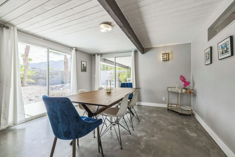 Dining room with access to the pool. Dining table seats 6 