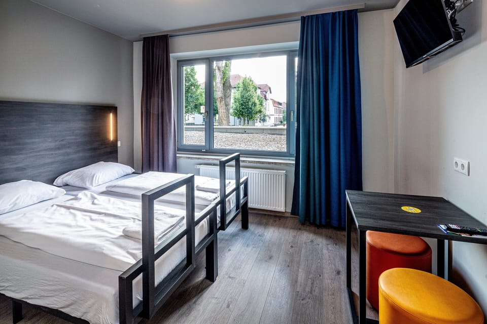 Twin Room | In-room safe, iron/ironing board (on request), WiFi (free), bed sheets