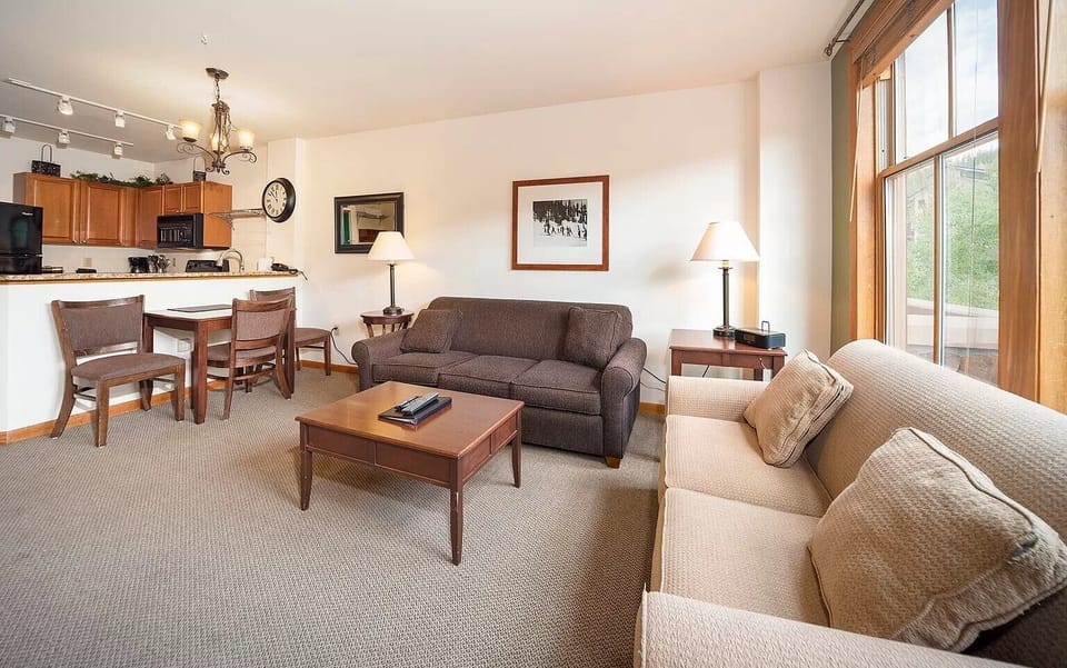 Living Room, Sleeper Sofa, Internet, & Smart TV