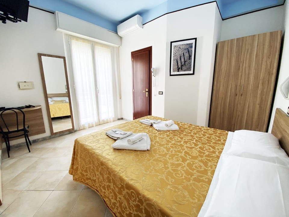 Standard Double Room, 1 Double Bed, Balcony | Hypo-allergenic bedding, in-room safe, WiFi, bed sheets