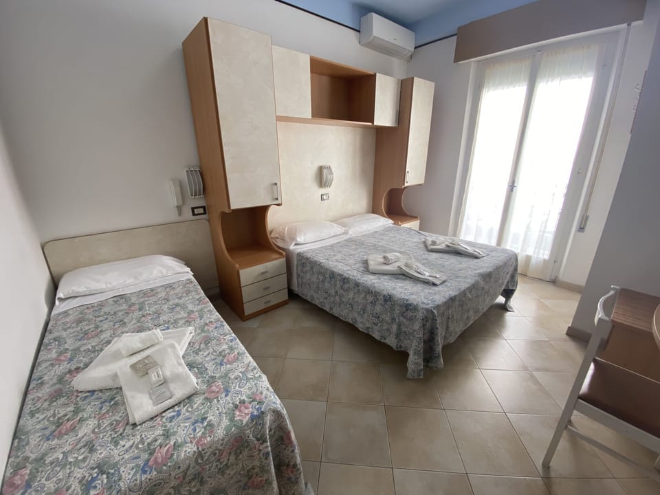Standard Triple Room, Balcony | Hypo-allergenic bedding available, in-room safe, WiFi, bed sheets