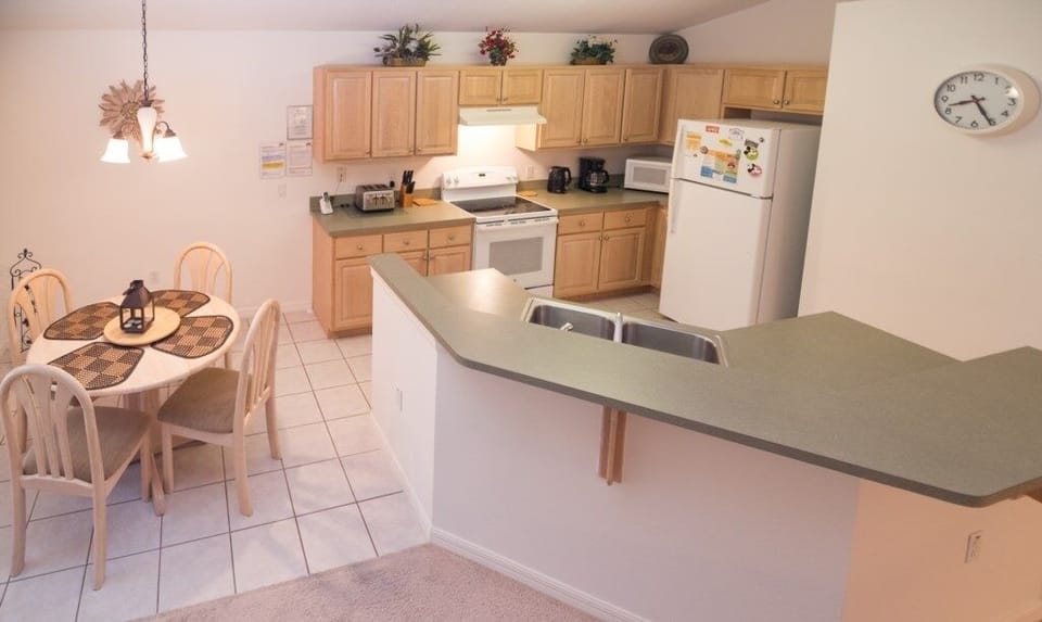 House, 4 Bedrooms | Private kitchen | Oven, stovetop, cookware/dishes/utensils