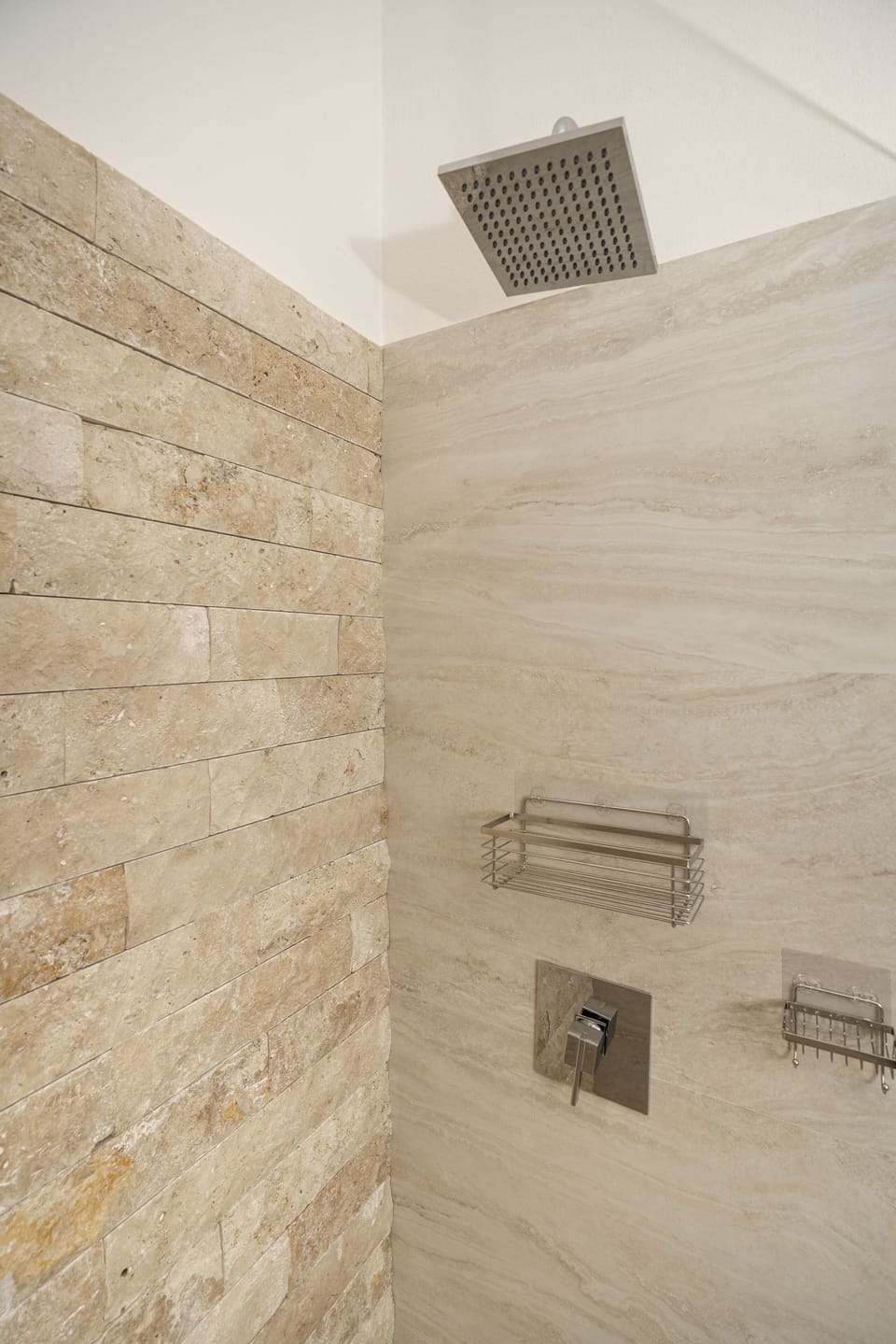 Standing shower