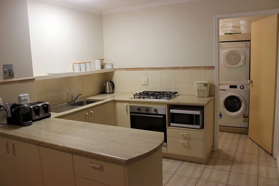 Kitchen & laundry