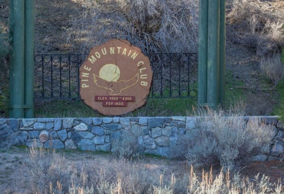 You are entering Pine Mountain Club community