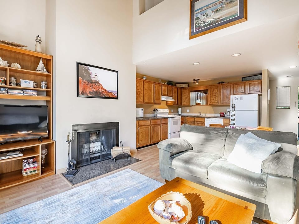 Living area, kitchen and dining