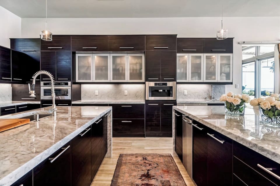 Kitchen with Built in Coffee Maker, 2 Islands, Ice Maker and more!