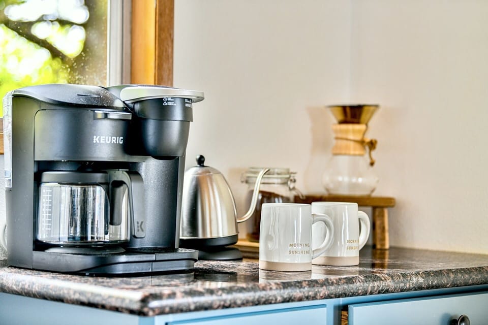 Drip coffee, Keurig & pods, or Chemex options and electric tea kettle