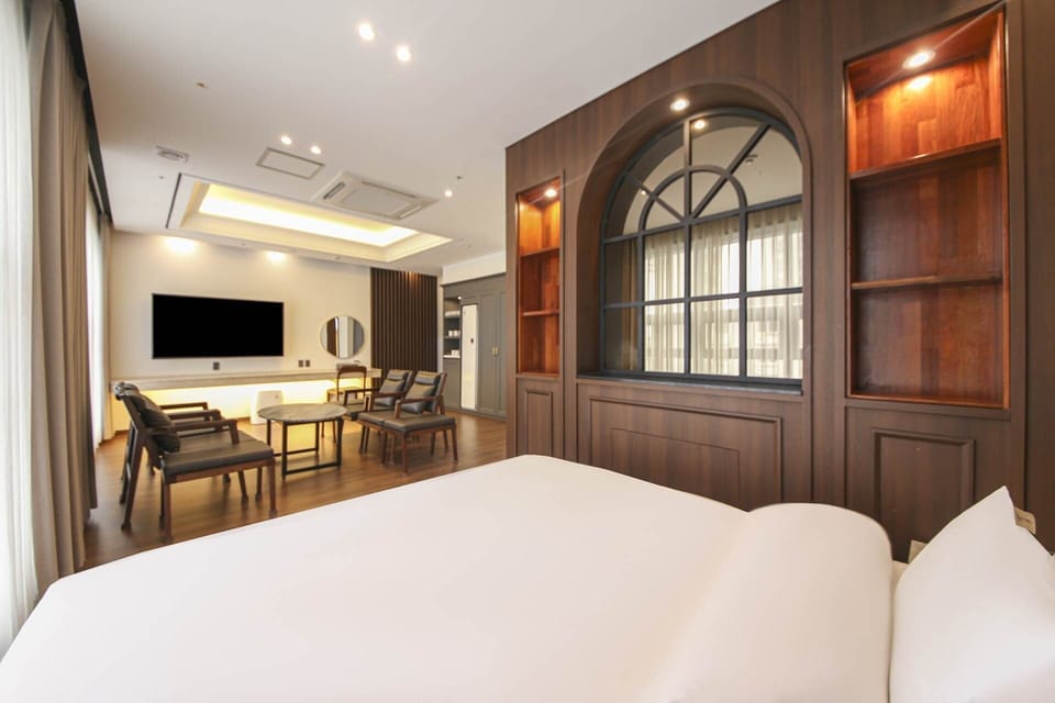 Junior Family Suite | Premium bedding, down comforters, memory foam beds, desk