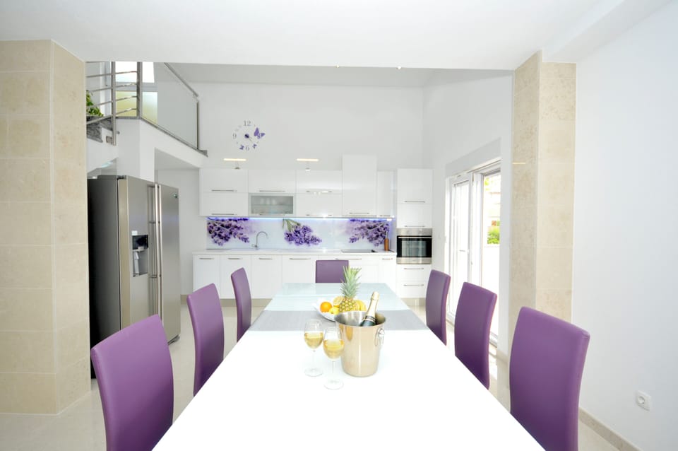 House, 4 Bedrooms, Smoking, Private Pool | Dining