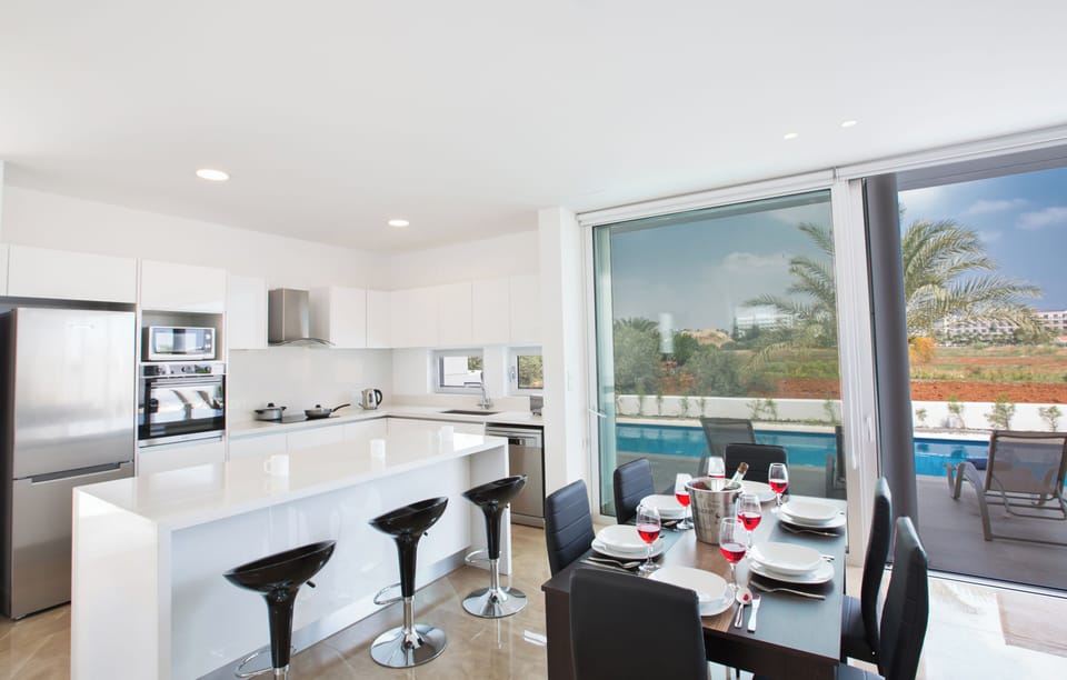Villa, 3 Bedrooms, Private Pool, Garden View | Dining