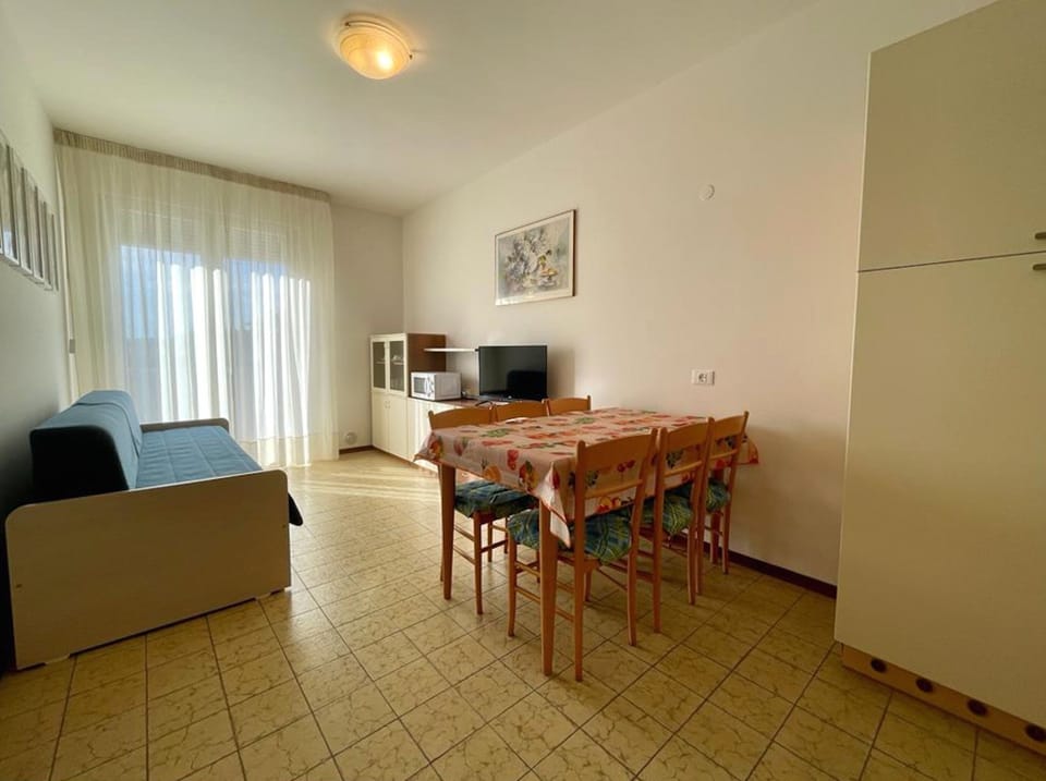 Apartment, 1 Bedroom, Balcony, City View | Interior