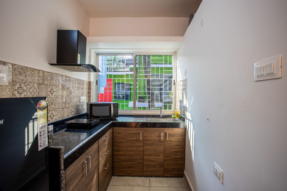 Studio | Private kitchen | Microwave, electric kettle