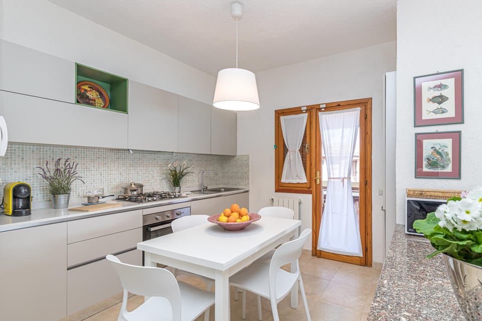 Family Villa, 3 Bedrooms, 2 Bathrooms, Sea Facing (Villa Oleandri 50m From Seashore) | Private kitchen | Stovetop, electric kettle