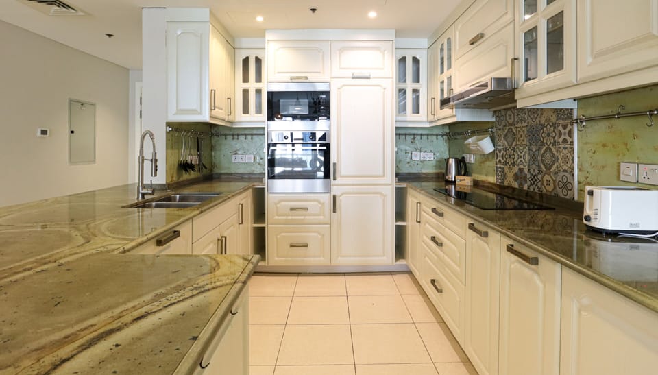 Design Apartment | Private kitchen | Fridge, microwave, oven, stovetop
