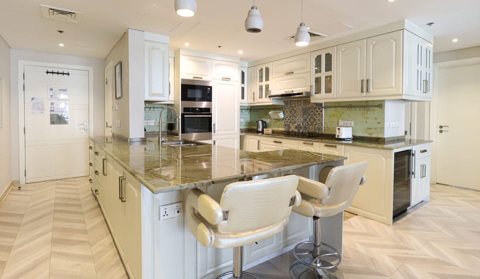 Design Apartment | Private kitchen | Fridge, microwave, oven, stovetop