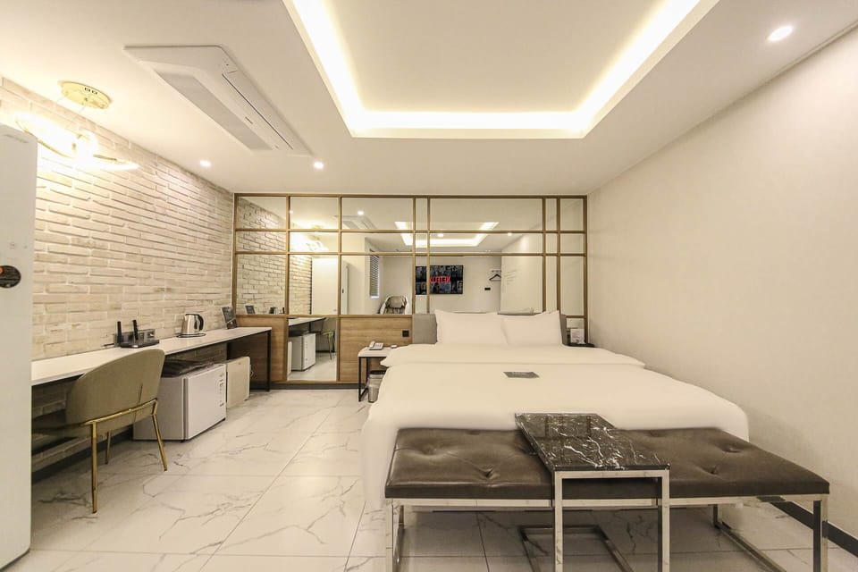 VIP room with PET (Extra Charge for Pet, Please contact hotel after reservation) | Premium bedding, individually decorated, individually furnished