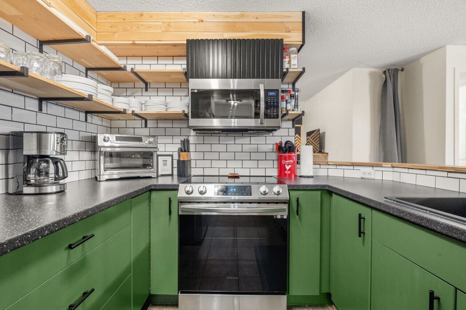 Full kitchen