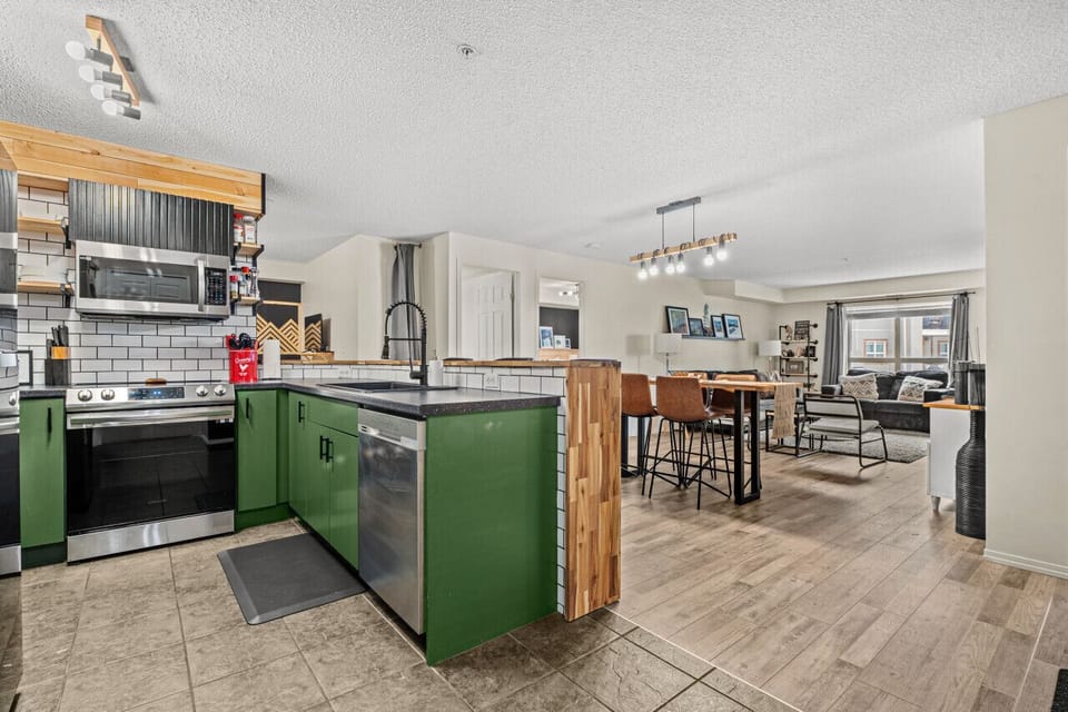 Full kitchen