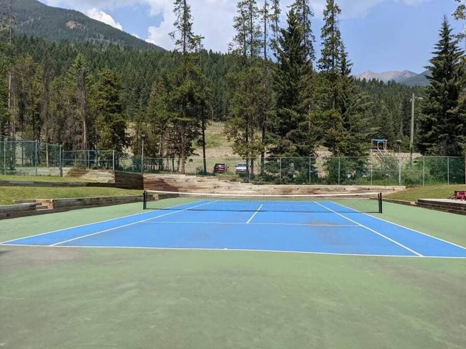 Your stay includes access to the outdoor pools, hot tubs, saunas, tennis courts, fitness centre/gym & more.