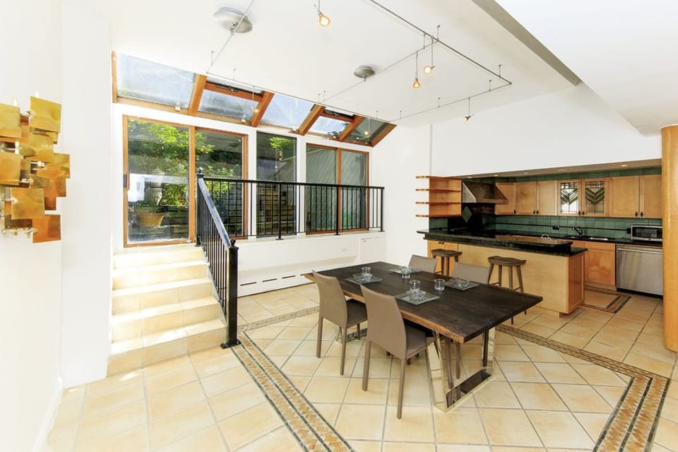 Deluxe Studio Suite | In-room safe, desk, laptop workspace, iron/ironing board