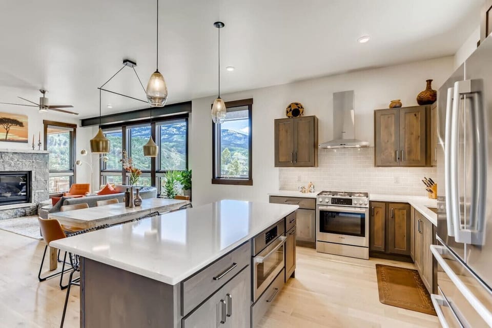 Full-size kitchen stocked with all the essentials to cook