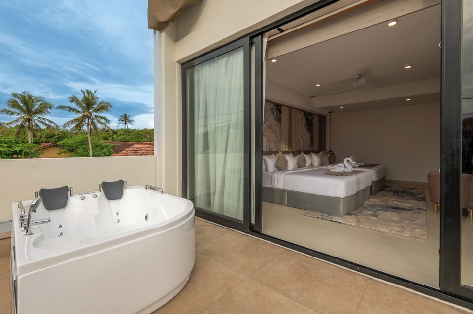 Deluxe Studio Suite, Partial Ocean View | Terrace/patio