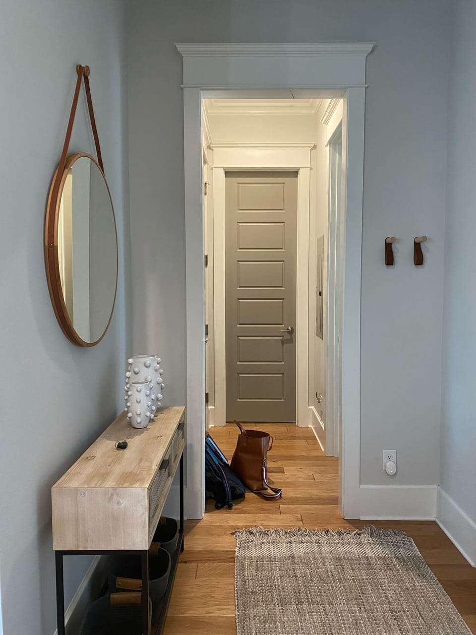Entry with storage for easy in and out