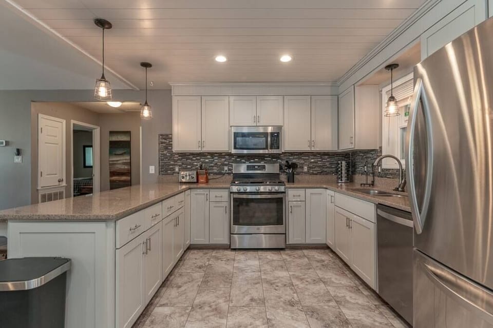 Fully Stocked Kitchen w/ Refrigerator, Stove, Oven, Microwave, Dishwasher, Cooking Utensils, and Breakfast Bar
