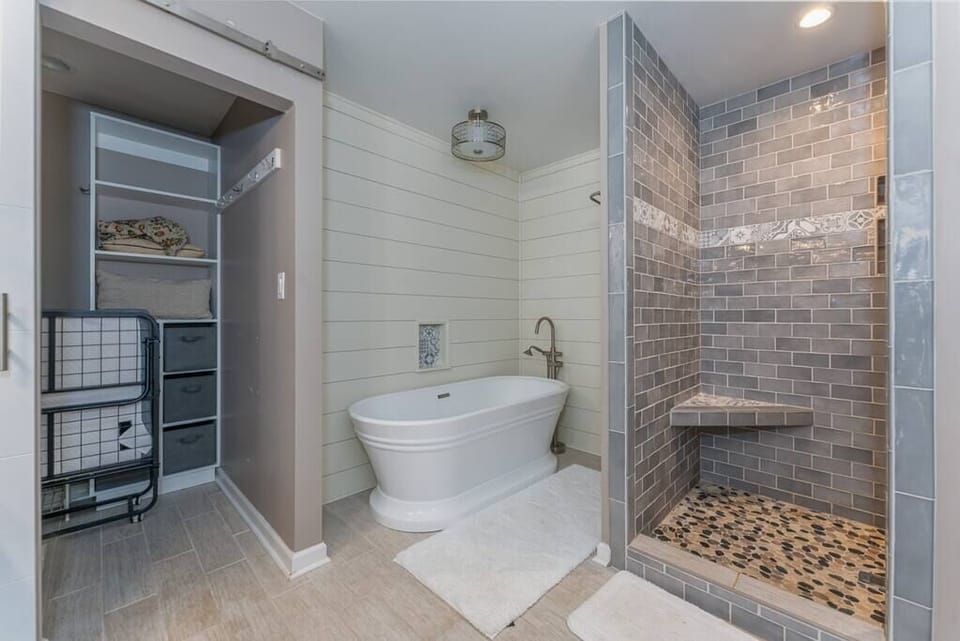 Full Bath with Bath Tub