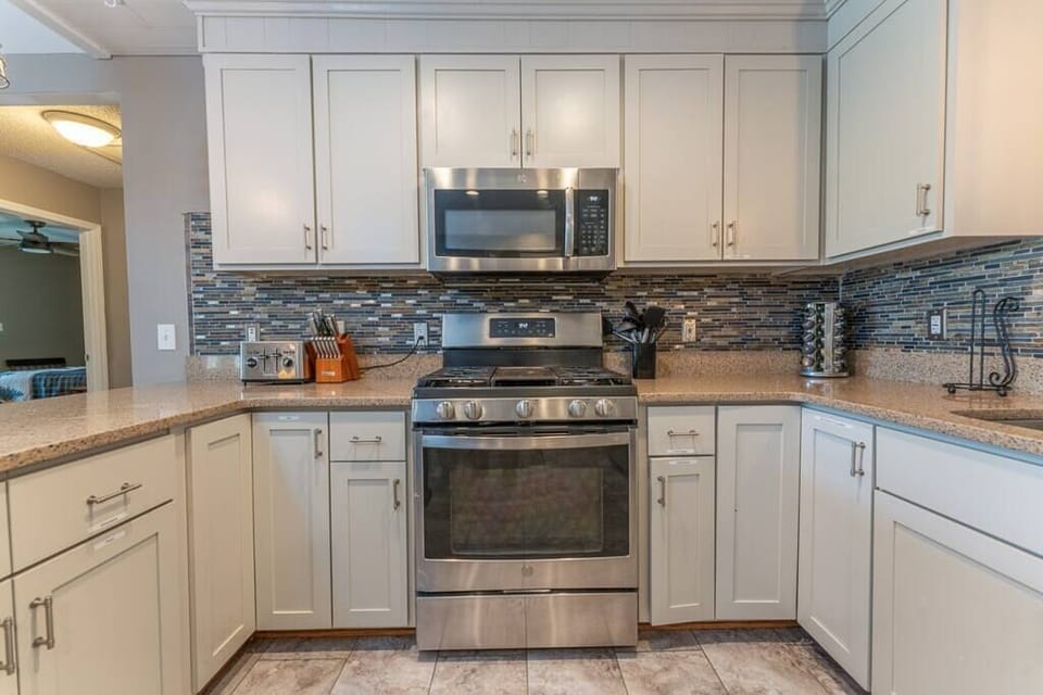 Fully Stocked Kitchen w/ Refrigerator, Stove, Oven, Microwave, Dishwasher, Cooking Utensils, and Breakfast Bar